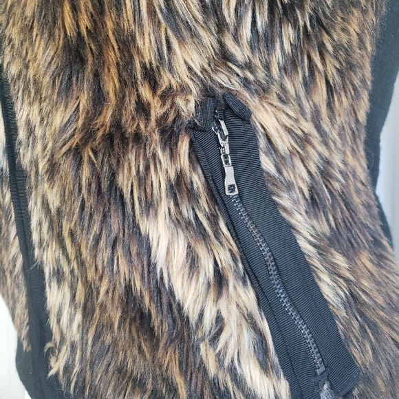 Tahari faux leapord print fur vest - Picture 3 of 6